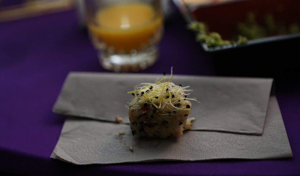 kroepoek met koriander kokos dip-asnbank wereldprijs catering-sushi