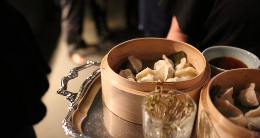 kroepoek met koriander kokos dip-asnbank wereldprijs catering-dim sum