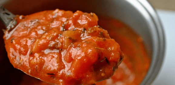 Soep van geroosterde tomaten en paprika’s: simpel, snel en lekker